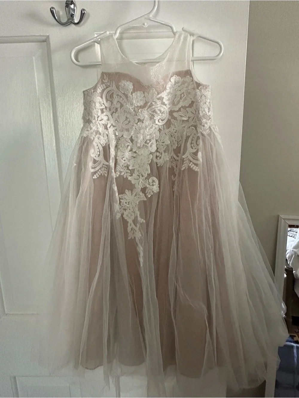 David’s bridal Ivory Lace Tulle Flower Girl Dress - Picture 4 of 9